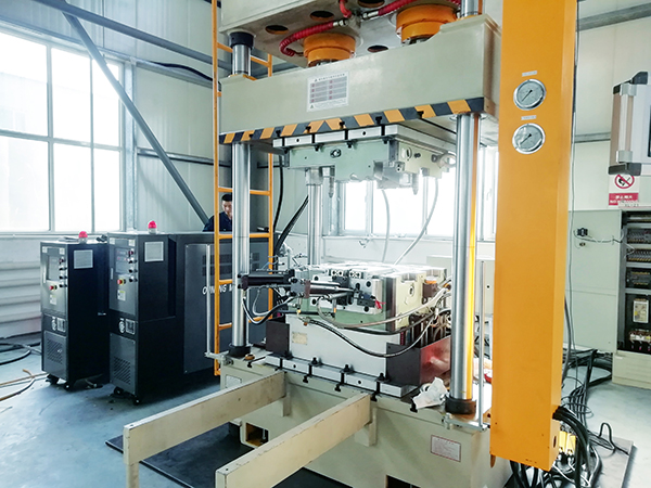 從航空航天到高端制造，碳纖維高精度模溫機如何顛覆行業標準？