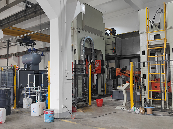 1745828128371841.jpg 碳纖維復合材料油溫機.jpg