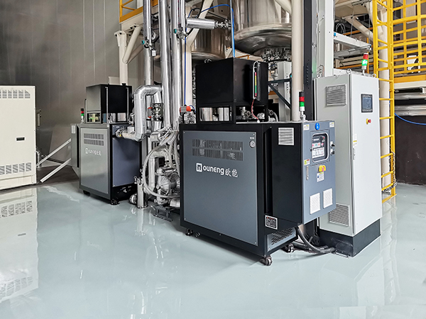 鋰電隔膜油溫機(jī) 鋰電隔膜<a href='http://www.beijingtjd.com/product/biaozhunyouwenji.html' class='body-link'>油溫機(jī)</a>